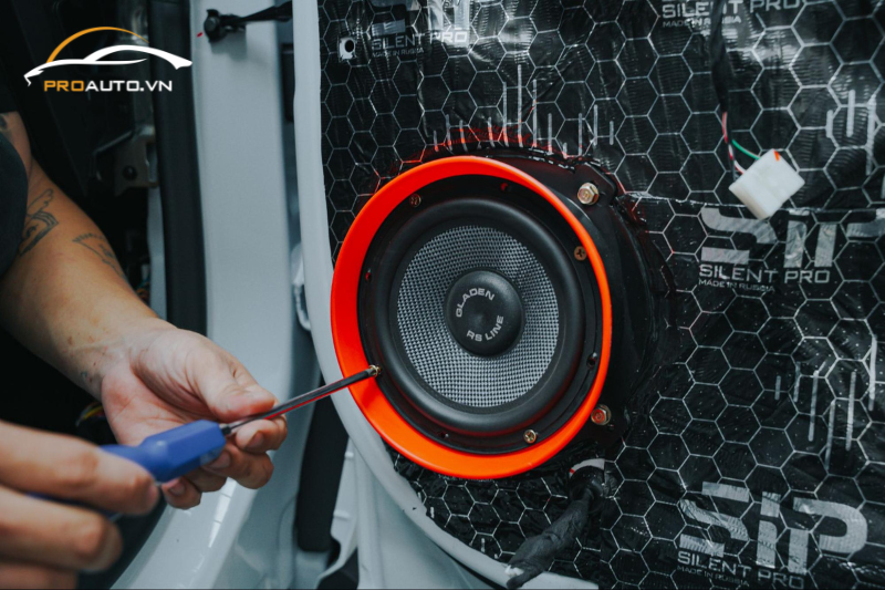 Độ âm thanh xe hơi là gì?