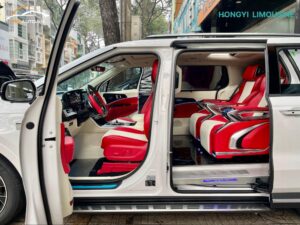 Độ ghế limousine màu đỏ trắng cho Kia Carnival