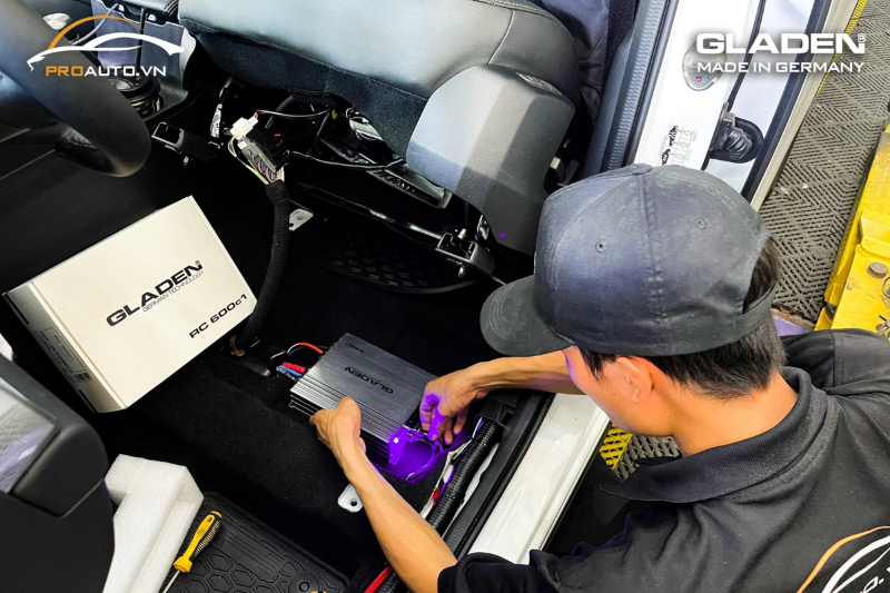 Độ loa xe Mitsubishi Xpander thương hiệu Gladen