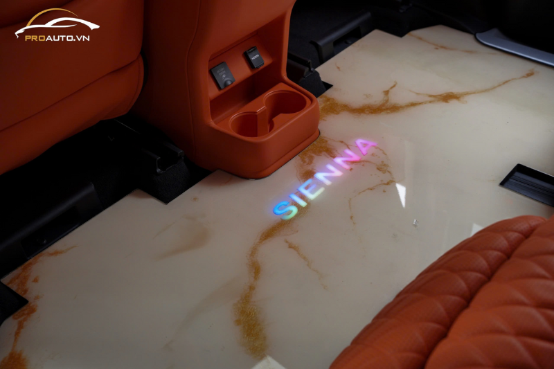 Độ sàn Marble xe Toyota Sienna khi đổi màu nội thất