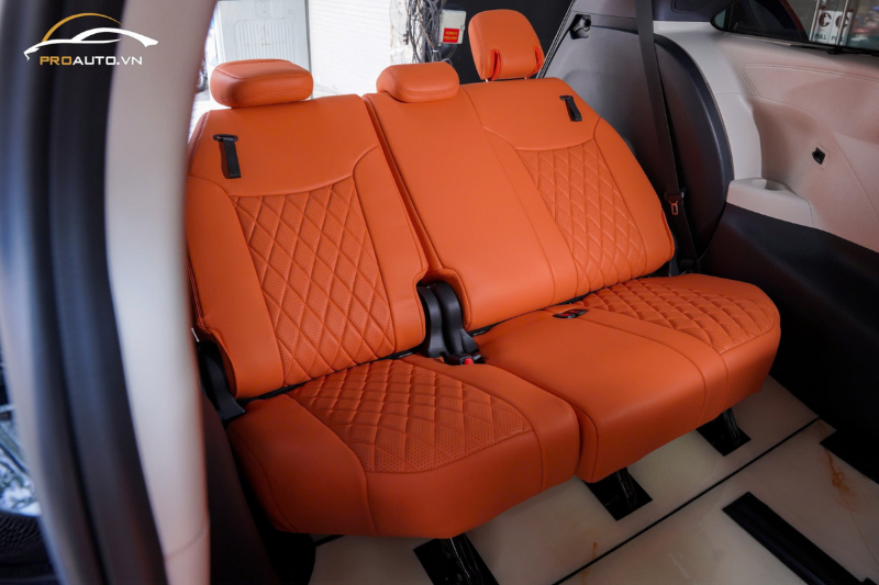 Đổi màu nội thất xe Toyota Sienna băng ghế thứ hai