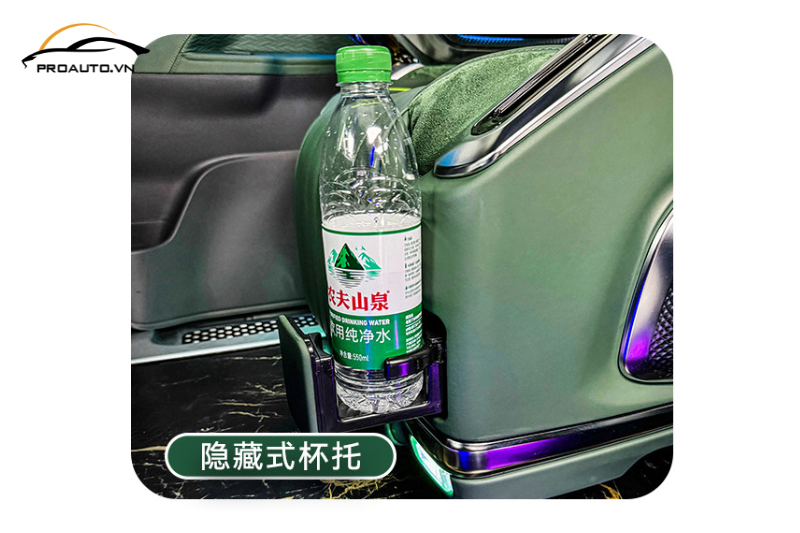 Hộc để ly ẩn đầy tiện lợi có trên ghế 4.0 Max