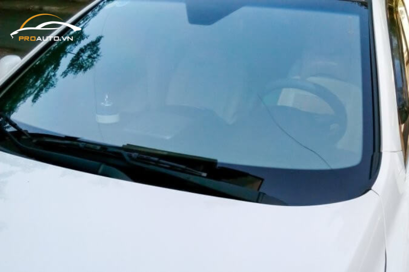 Kính lái ô tô là gì?