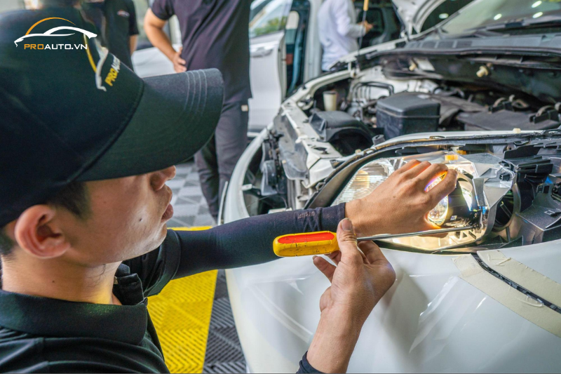 Kinh nghiệm độ đèn xe Mitsubishi Xforce 2024