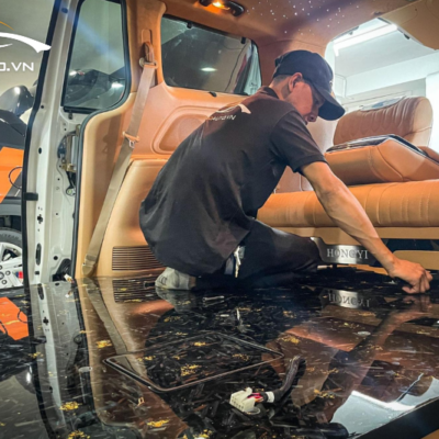 Kỹ thuật viên thi công độ ghế Limousine HongYi