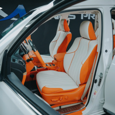 Land Cruiser Prado bọc da ghế màu cam kem