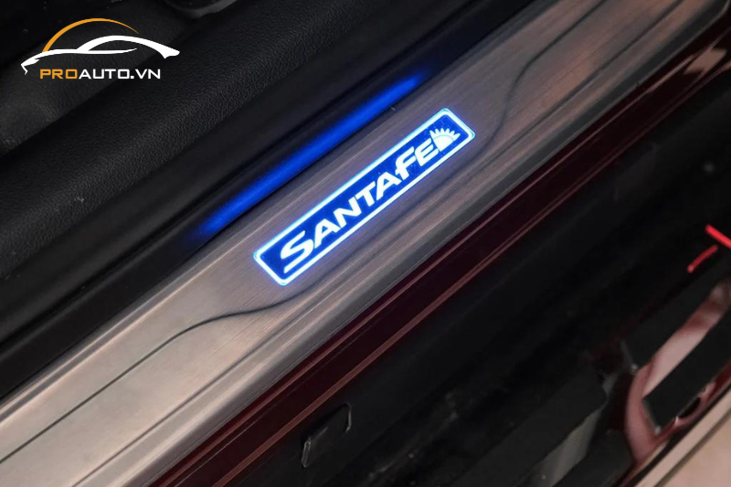 Nẹp bước chân có đèn xe Hyundai Santafe 2025