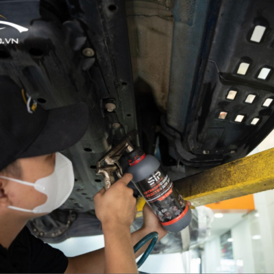 Quy trình phủ gầm ô tô sẽ được kỹ thuật viên thực hiện cẩn thận