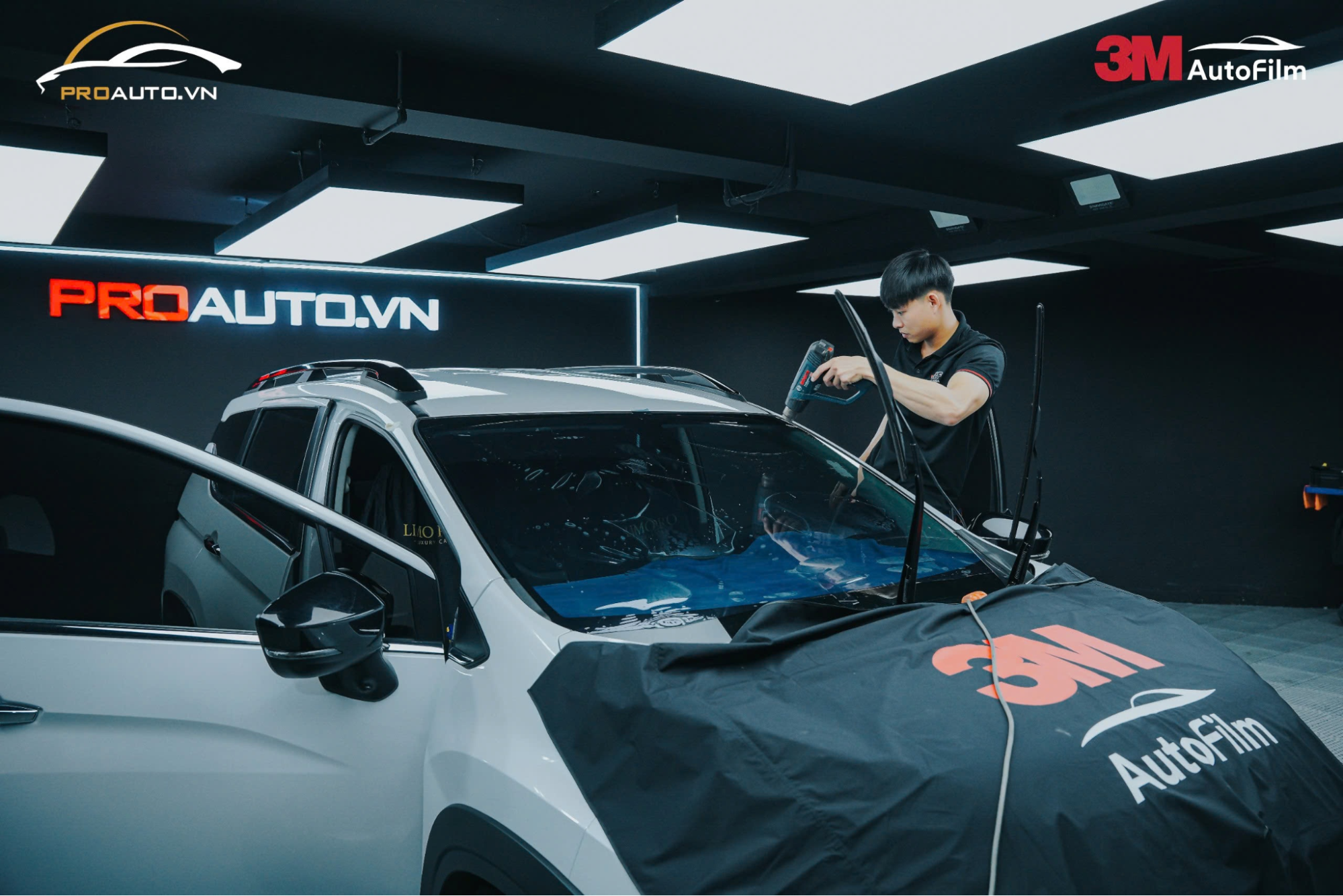 Thi công dán phim 3M cho xe ô tô tại HCM