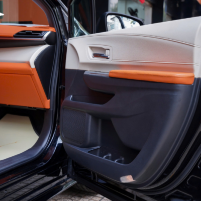 Toyota Sienna bọc da tappi cửa màu trắng cam