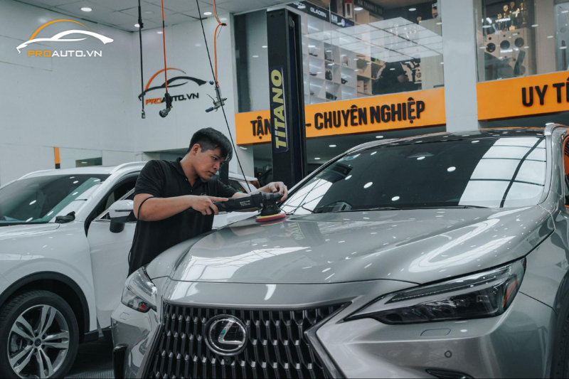 Xế yêu sẽ được đánh bóng trước khi dán PPF