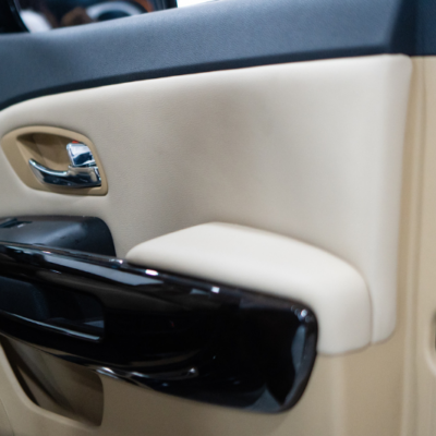 Bọc da tapi cửa xe KIA Tasman 2025