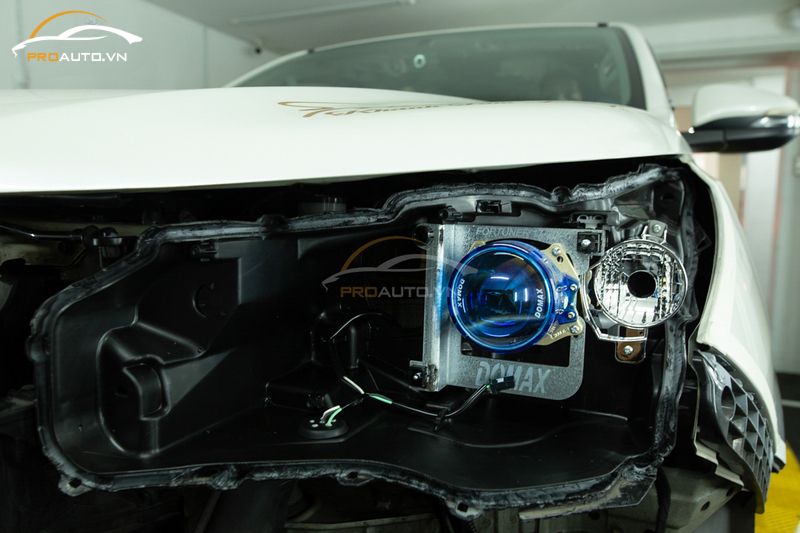 Có nên độ đèn xe ô tô không?