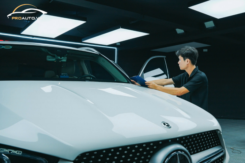 Dán phim cách nhiệt 3M xe ô tô chống lóa khi lái xe 