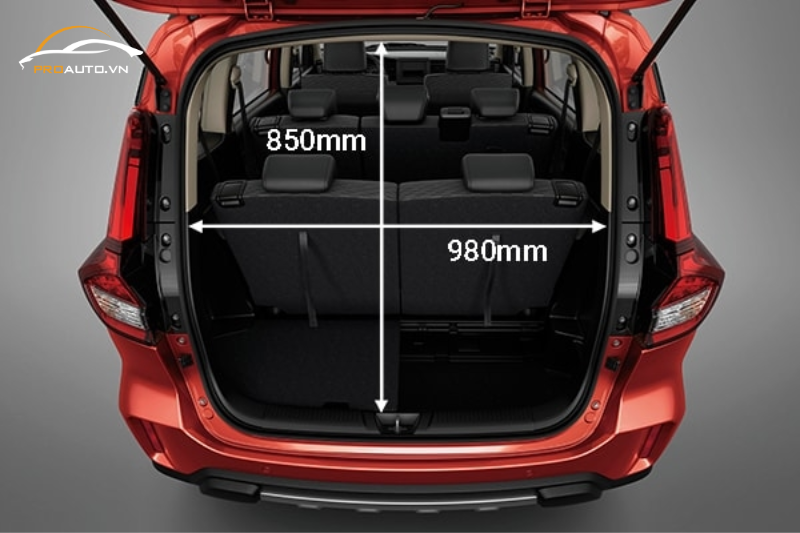 Khoang hành lý rộng rãi trên xe Suzuki XL7 Hybrid 2024