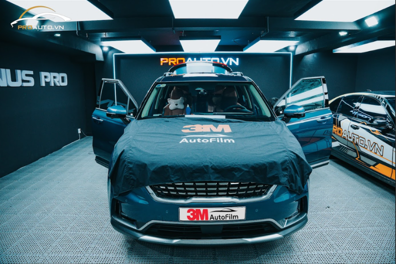 KIA Carnival với dán phim cách nhiệt 3M 