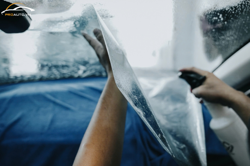 Kinh nghiệm dán phim cách nhiệt chính hãng cho xế yêu