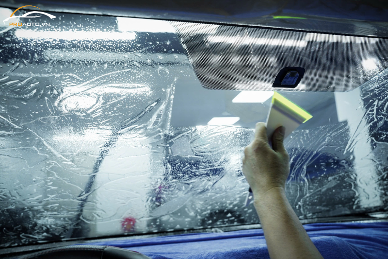 Kinh nghiệm dán phim cách nhiệt ô tô chính hãng