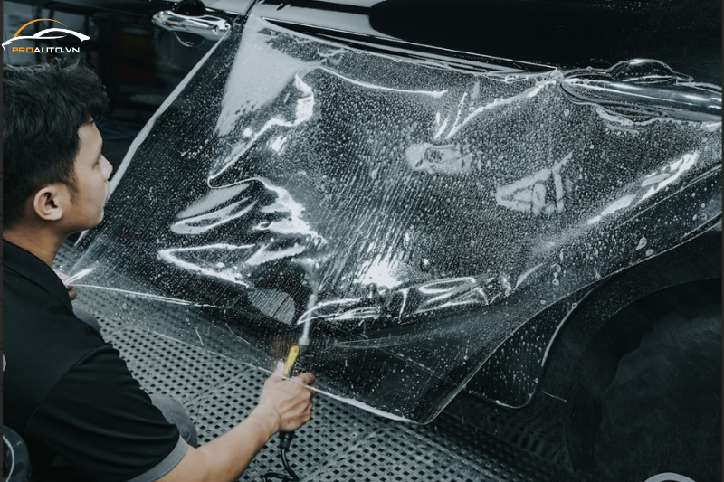 Kỹ thuật viên chuyên nghiệp dán PPF film 3M chính hãng