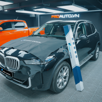 Kỹ thuật viên dán phim cách nhiệt Pro Cool xe BMW X5