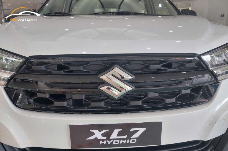 Lưới tản nhiệt trên xe Suzuki XL7 Hybrid 2024