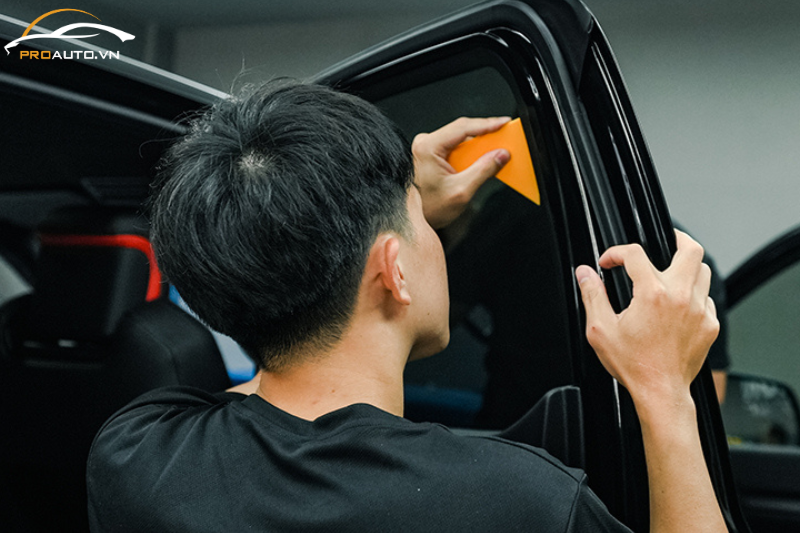 Nên dán phim cách nhiệt 3M và Wincos cho ô tô