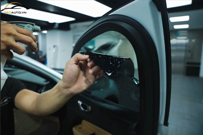 Những kinh nghiệm cần lưu ý khi dán phim cách nhiệt ô tô