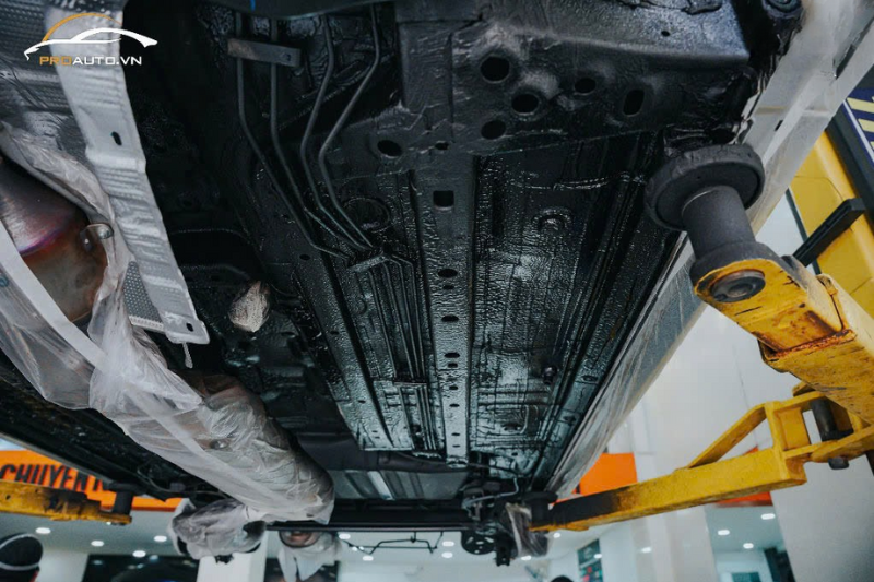 Phủ gầm StP trên xe Mitsubishi Xpander