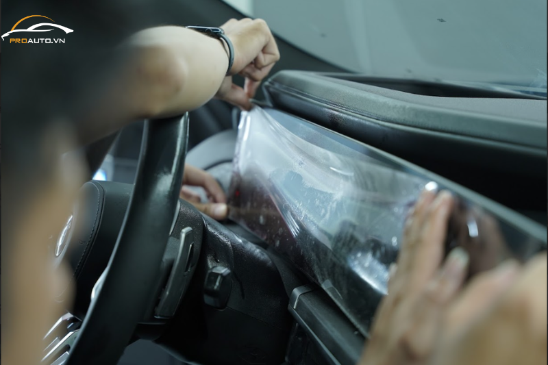 Quá trình dán phim PPF 3M nội thất xe ô tô tại PROAUTO.VN