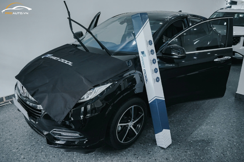 Thi công dán phim cách nhiệt cho ô tô Honda HR-V tại PROAUTO.VN