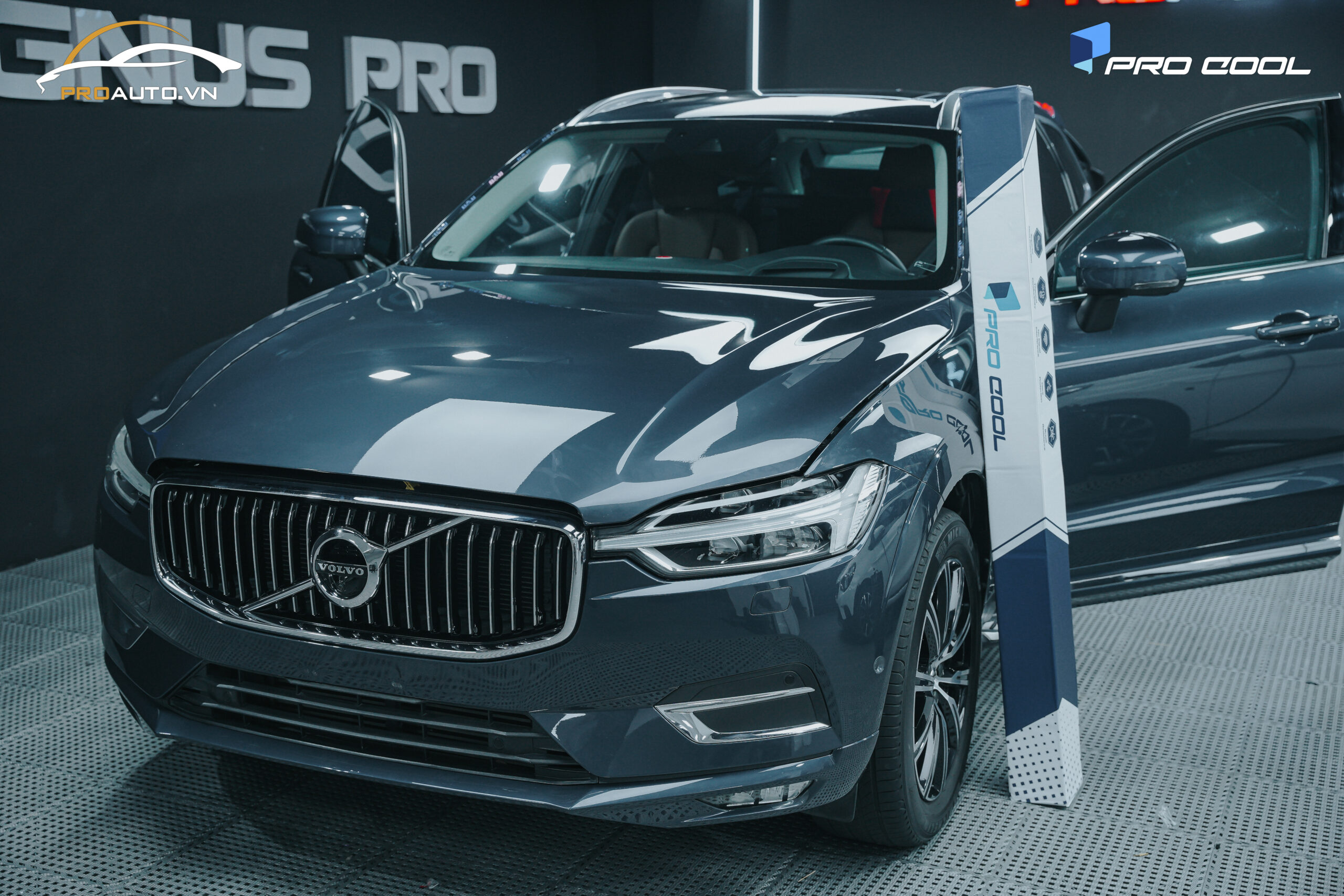 Thi công dán phim cách nhiệt Pro Cool xe Volvo XC60 tại PROAUTO.VN
