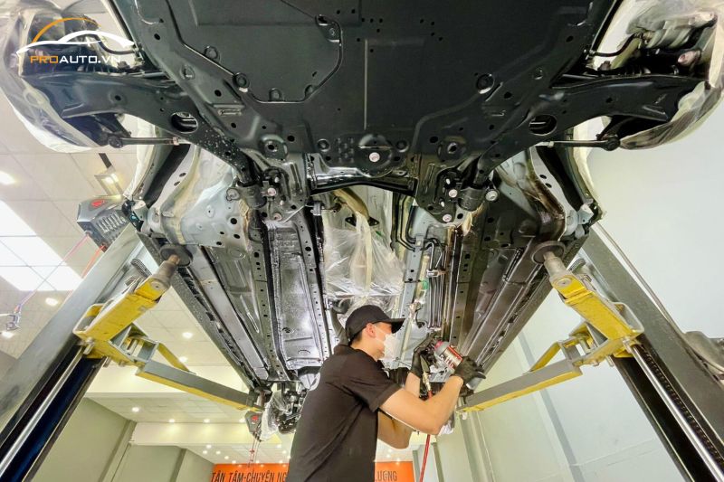 Thi công hạng mục phủ gầm xe tại PROAUTO.VN
