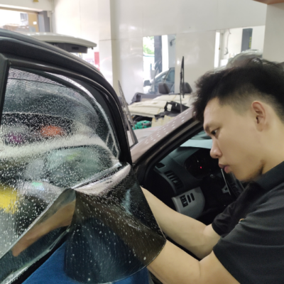 Bí quyết dán phim cách nhiệt xe Volvo EC40 chuẩn nhất