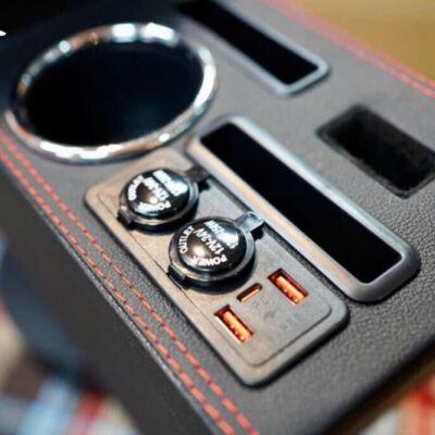 Bệ tỳ tay cho Vinfast VF3 tích hợp cổng sạc USB