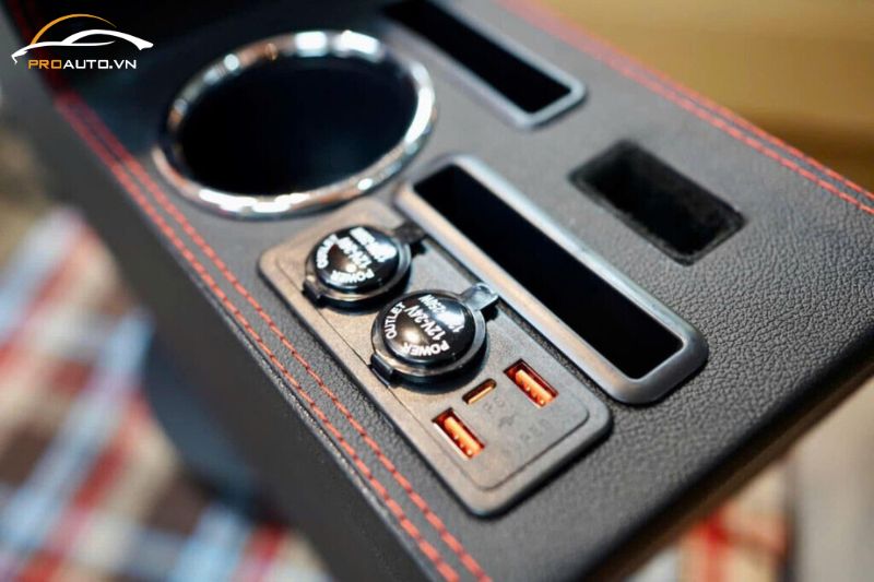 Bệ tỳ tay cho Vinfast VF3 tích hợp cổng sạc USB