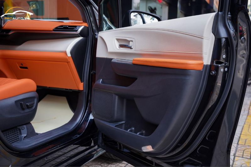 Bọc da ghế xe Volvo EC40 vị trí tapi cửa