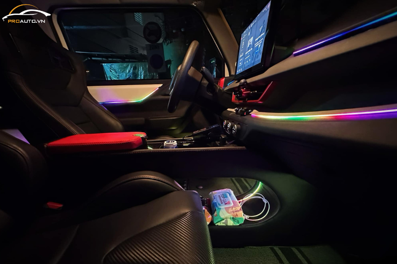 Các chủ xe có nên độ LED viền nội thất xe Vinfast VF3?