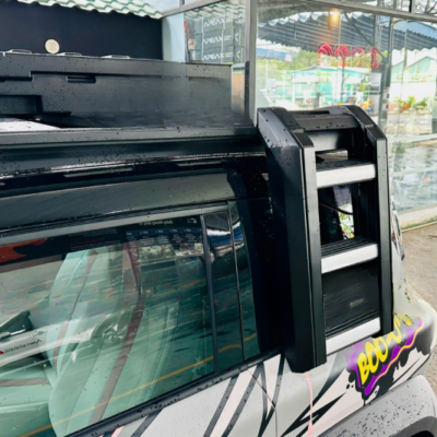 Chất liệu nhựa ABS và khung thép bền bỉ với độ cầu thang cho VF3