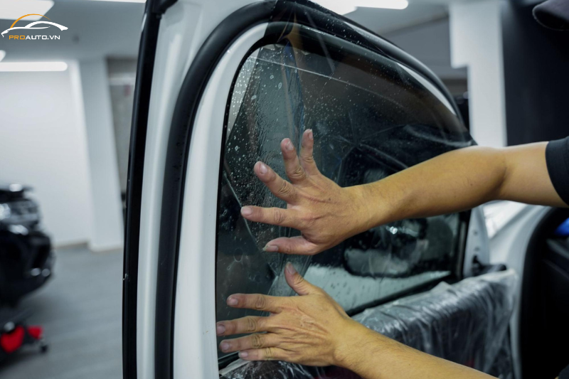 Chống lóa khi lái xe với dán phim cách nhiệt cửa kính chính hãng