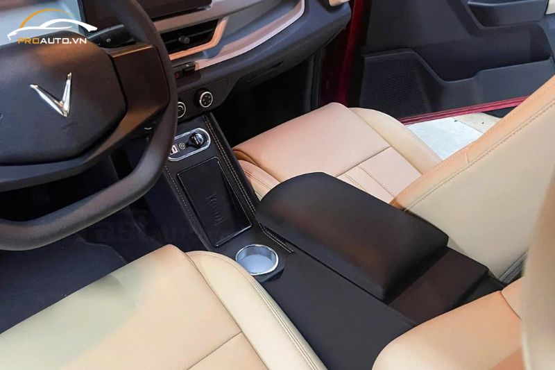 Có nên độ bệ tỳ tay cho Vinfast VF3 không?