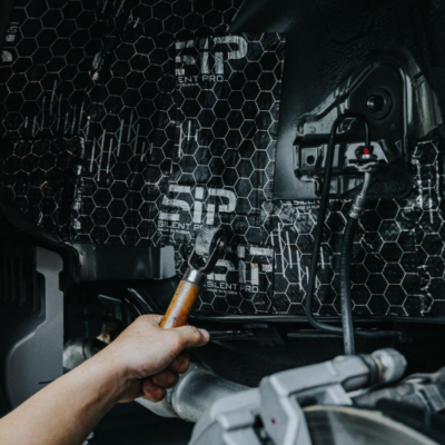 Dán cách âm chống ồn xe KIA Sportage 2025 vị trí hốc bánh xe