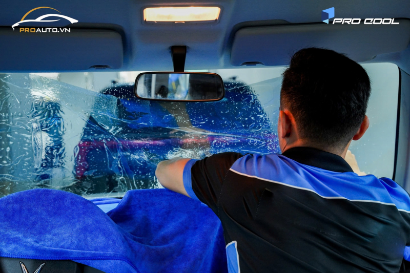 Dán film cách nhiệt ô tô giúp ổn định nhiệt độ trong xe