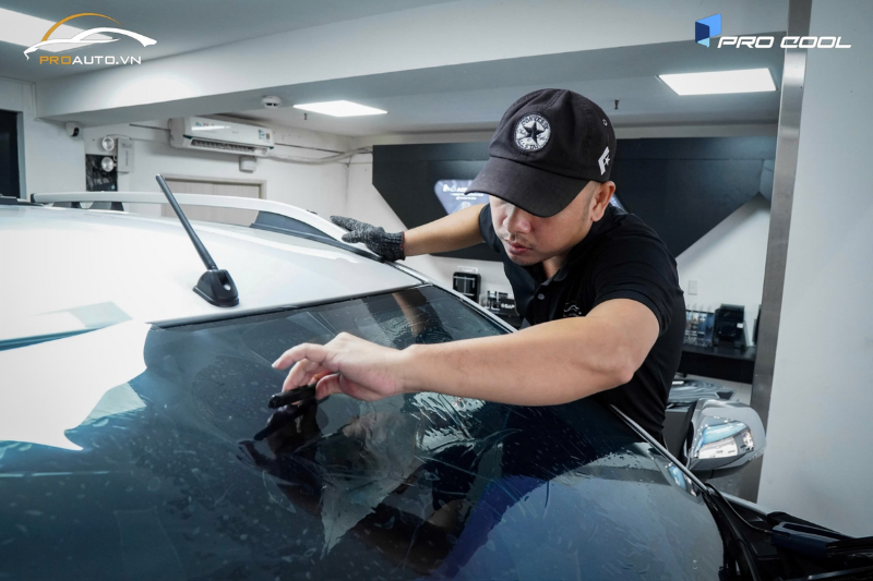 Dán film cách nhiệt ô tô giúp tiết kiệm nhiên liệu cho xe