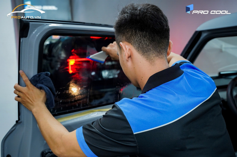 Dán film cách nhiệt xe ô tô có khả năng loại bỏ tia cực tím (UV), tia hồng ngoại