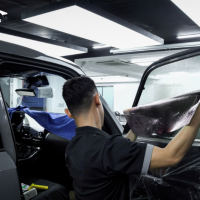 Dán phim cách nhiệt xe Volvo EC40 vị trí sườn trước