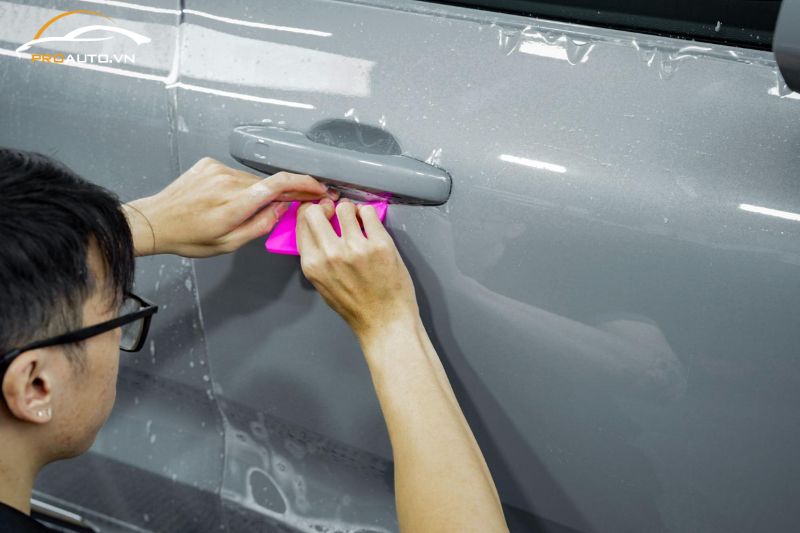 Dán PPF cho Lexus GX550 yêu cầu kỹ thuật viên có tay nghề cao