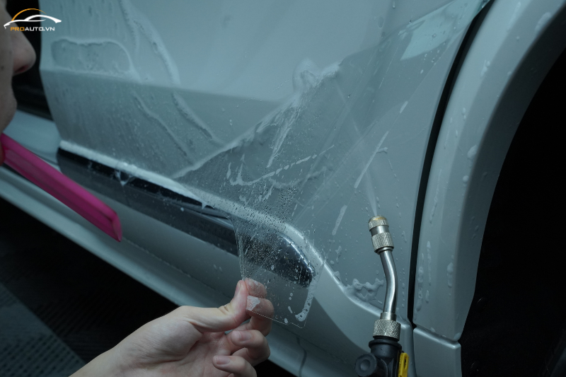 Dán PPF xe Volvo EC40 thương hiệu Magnus Pro vượt