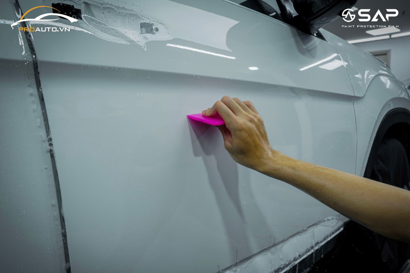 Dán PPF xe Volvo EC40 ngoại thất