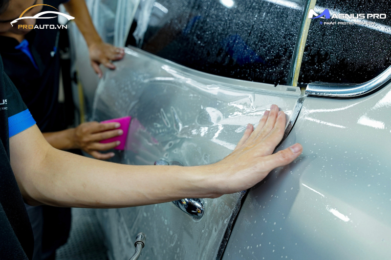 Dán PPF xe Volvo EC40 vị trí cửa sau