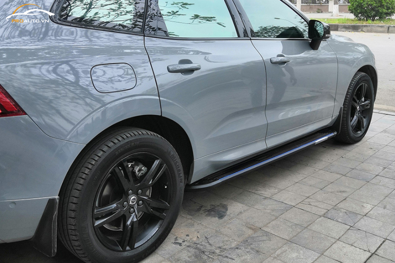 Độ led bệ bước chân xe Volvo EC40